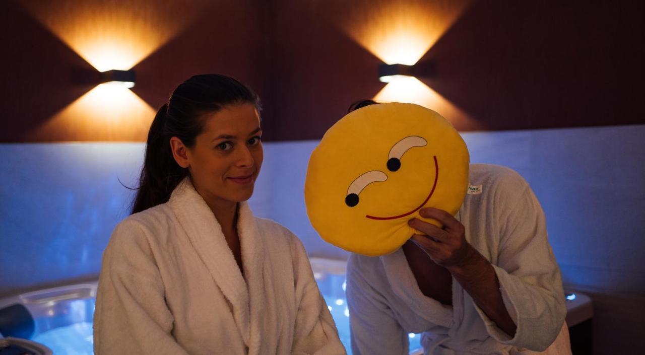 Wellness Relax - Luxusni Hotel Prague Ngoại thất bức ảnh